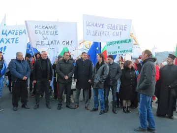 Отлагат с 10 дни решението за Банско