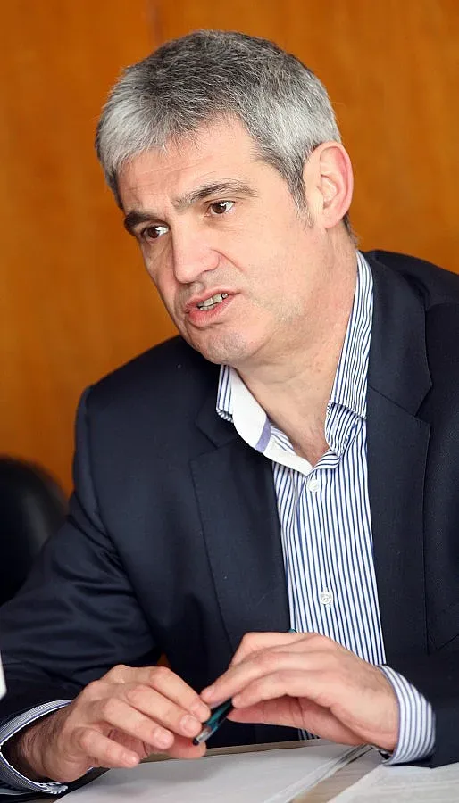 Държавата да тегли заеми и да инвестира