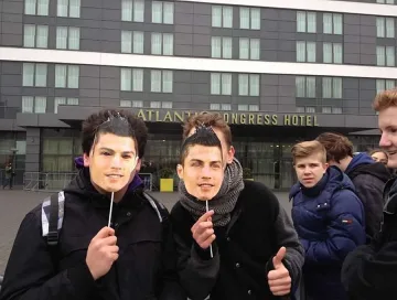 Гонят маскирани от хотела на "Реал"