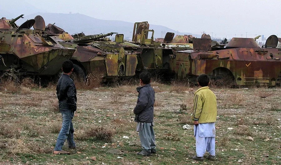 20 полицаи загинаха в самоубийствен атентат в Афганистан
