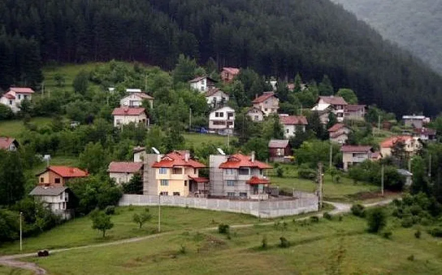 Слави и Москов съседи в пернишкия Бевърли хилс