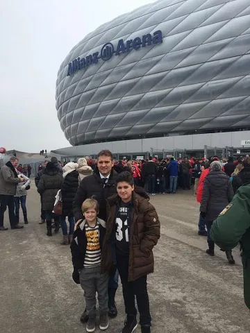 Стенли с децата на Байерн - Хамбургер