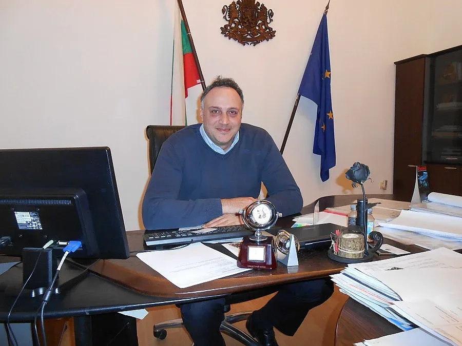 Губернатор футболист печели 3997 дела