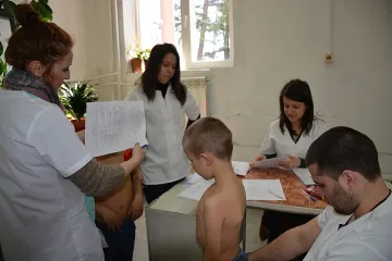 Преглеждат безплатно ученици за гръбначни изкривявания