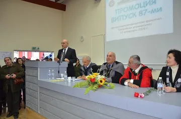 Министър Танева награди отличника на 87-ми випуск ветеринари 