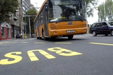 Автобус на градския транспорт и кола се удариха на "Цариградско"