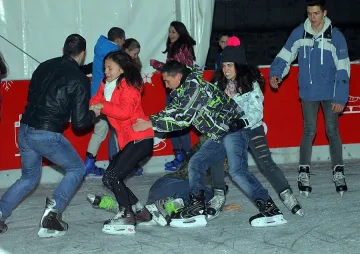 Деца ще карат безплатно кънки на ледената пързалка при езерото „Ариана” 