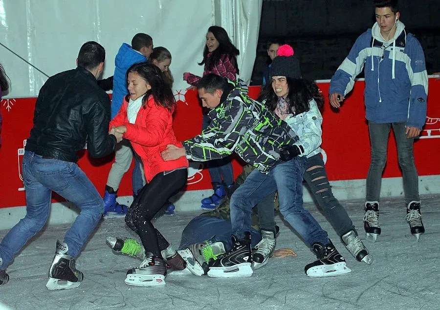Деца ще карат безплатно кънки на ледената пързалка при езерото „Ариана”