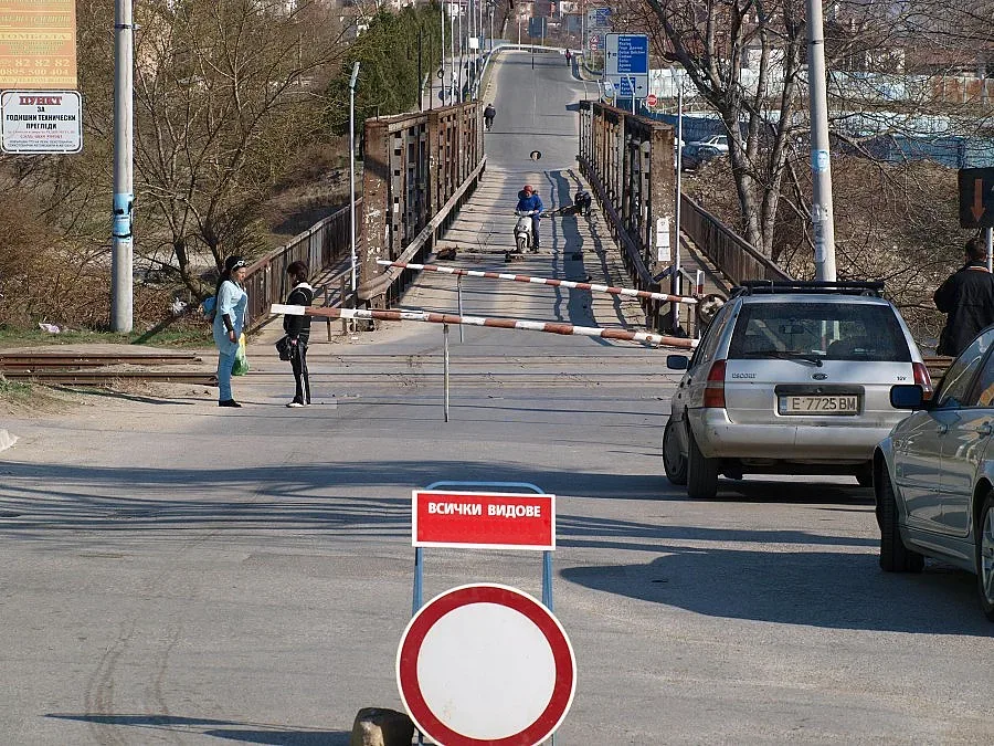 Опасен мост стряска Симитли