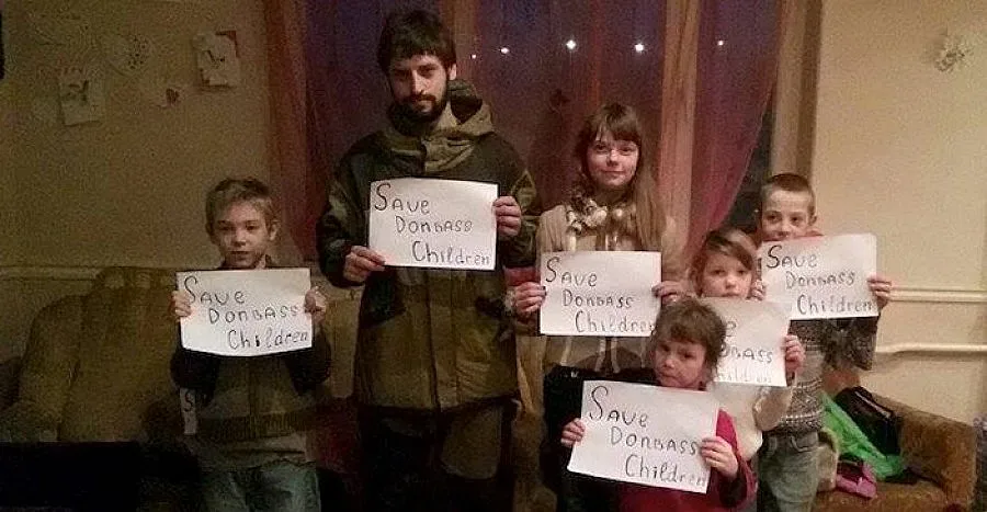 "Ангелите" бранят майки с деца в ада на Донбас (ВИДЕО)