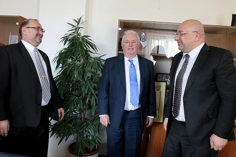 Министър Кралев се срещна с шефовете на европейския кану-каяк