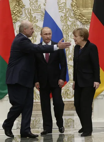 Лукашенко нахранил гостите с кашкавал и пържени яйца