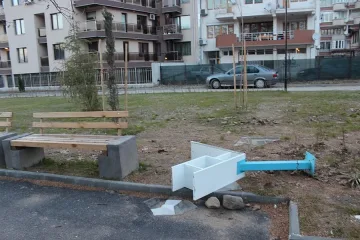 Вандали в Благоевград не пожалиха и книгите