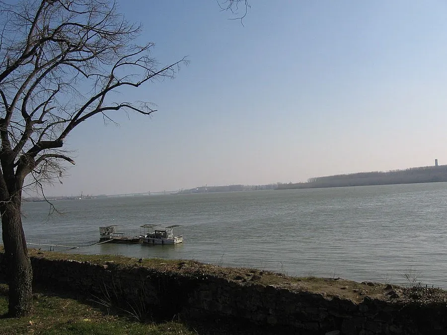 Кораб с химически товар потъна в Дунав