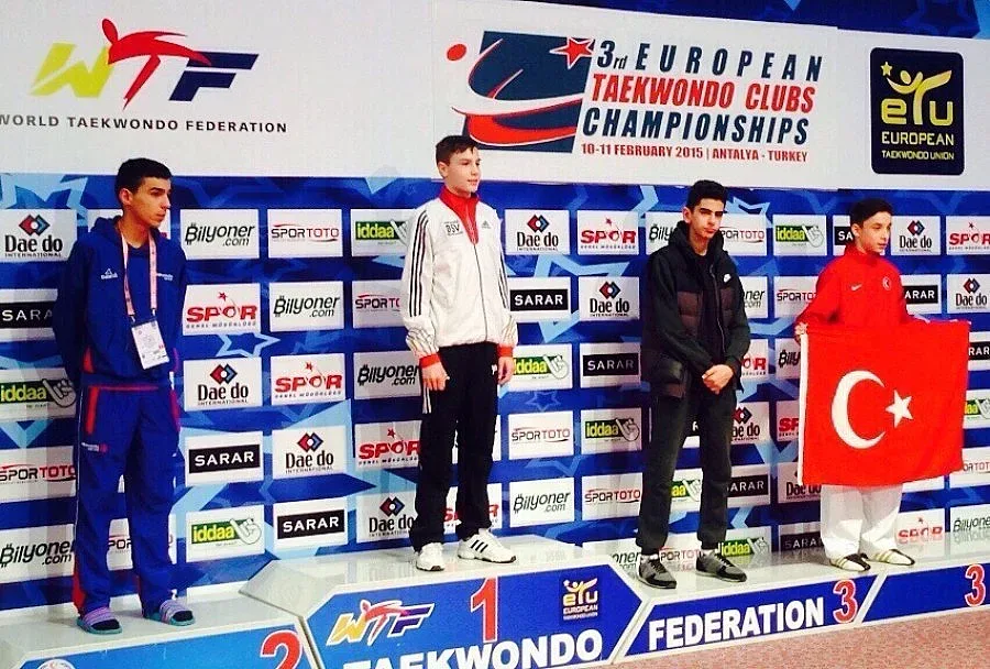 Синът на Слави Бинев е Европейски шампион по таекуондо