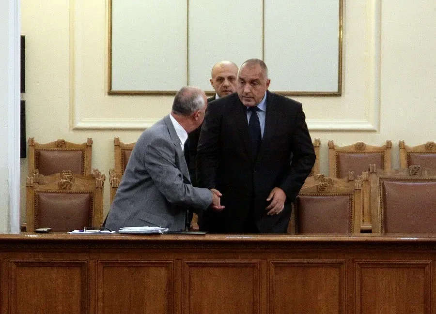 Осем нарушения в сагата "Червеи"