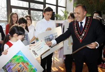 Тамплиерите носят в Брюксел детски рисунки