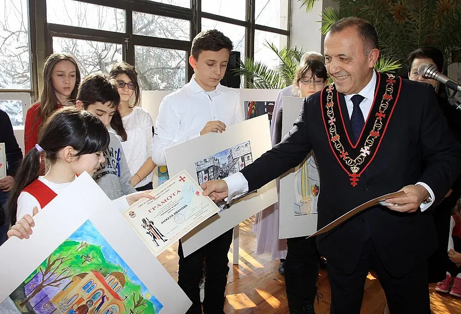 Тамплиерите носят в Брюксел детски рисунки