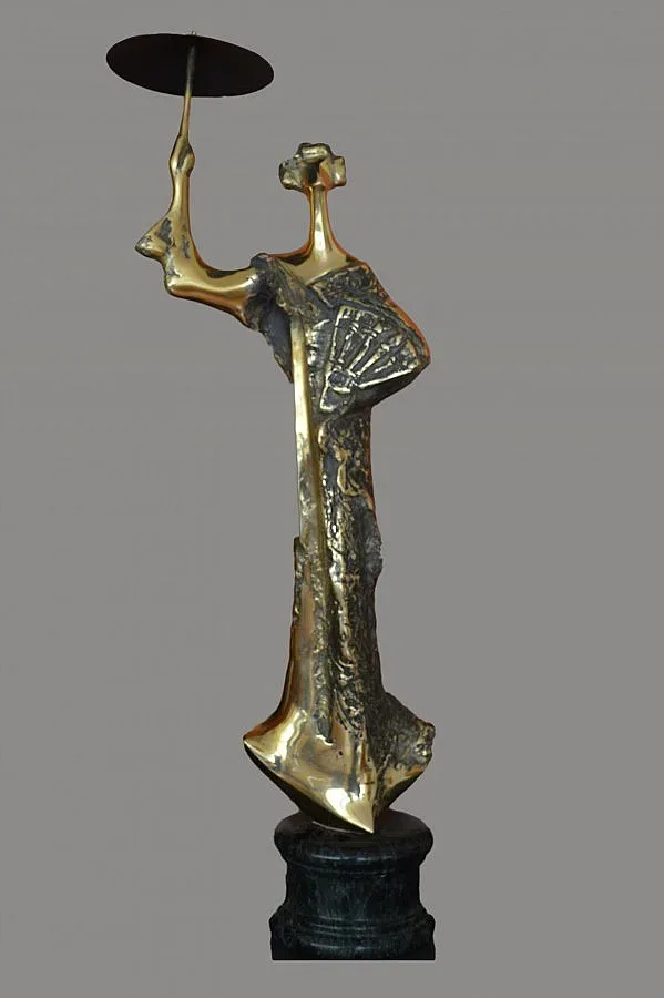 Избраха изпълнителите на статуята „Японката“ в Града на розите