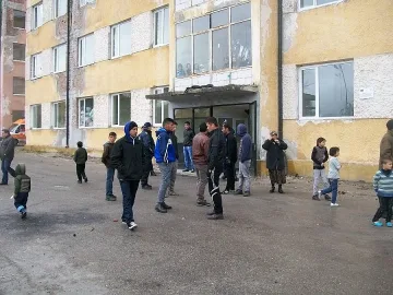 Кметове не дават казарми за лагери