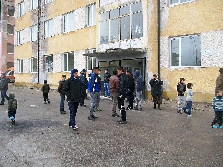 Кметове не дават казарми за лагери