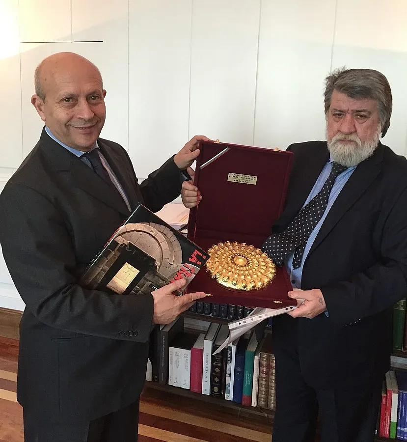 Вежди обсъжда културен център в Мадрид