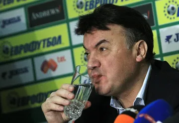 УЕФА затвори 4 блока за мача с Италия