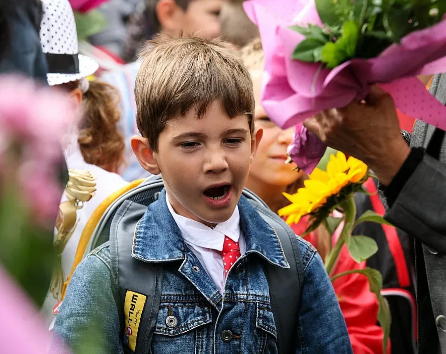 Чиновници доказват стаж за първолаци