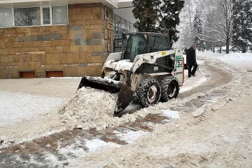Сняг затрупва полската част на област Монтана