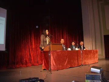 Павлова: Програма за саниране е насочена към хората, не делим общините