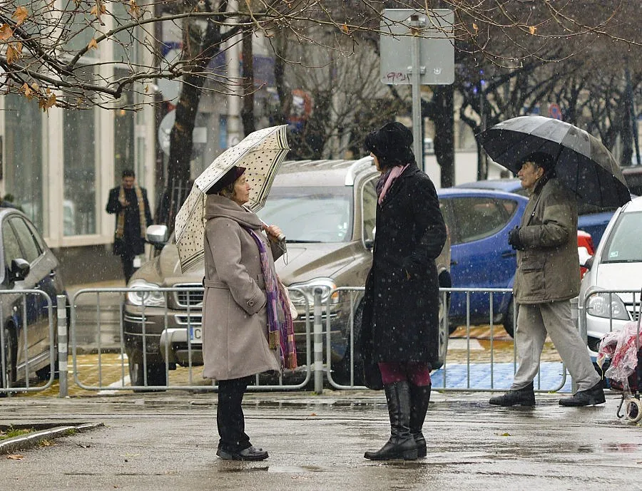 Седмицата стартира с виелици