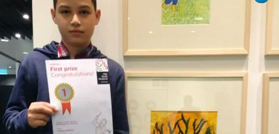 Шестокласник от Русе с картина в музея на Ван Гог