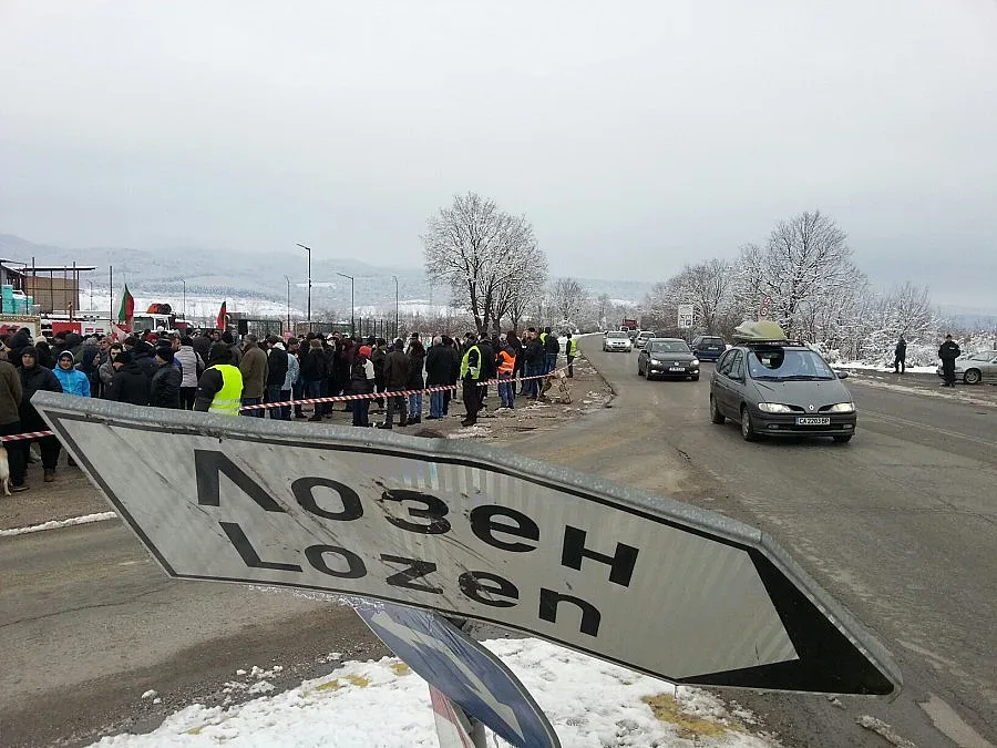 Лозенци блокираха Околовръстното заради често спиране на тока