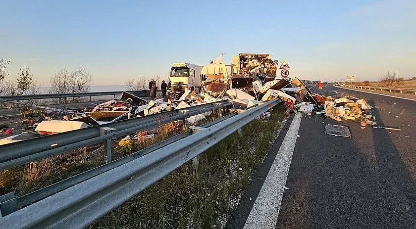 Кошмар! Тежка катастрофа и опашка от тирове по пътя за Турция