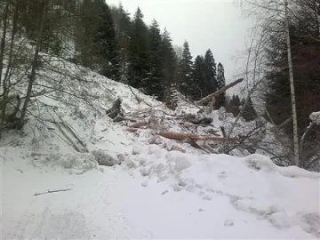 Свлачище затвори пътя за курорт над Благоевград