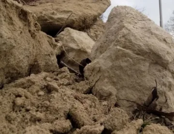 Свлачище затрупа Кресненското дефиле