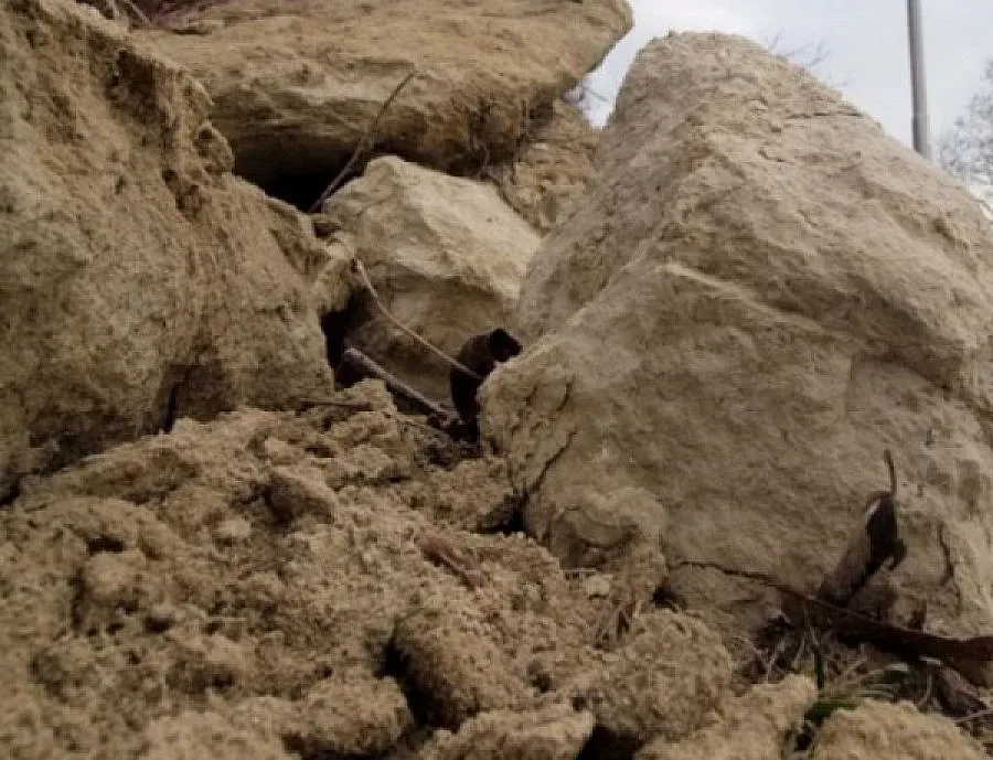 Свлачище затрупа Кресненското дефиле