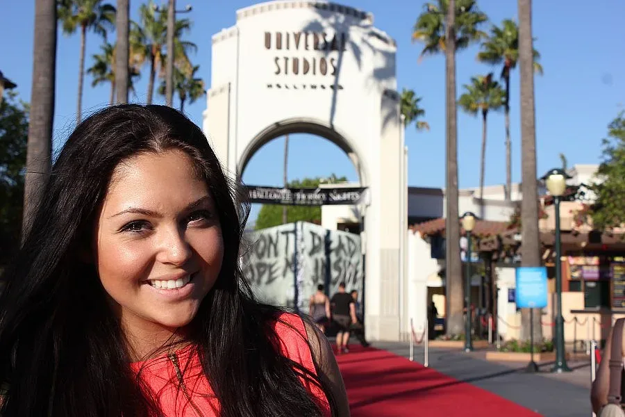 Мариета от Добрич: Татуирахме "пари" на езика си