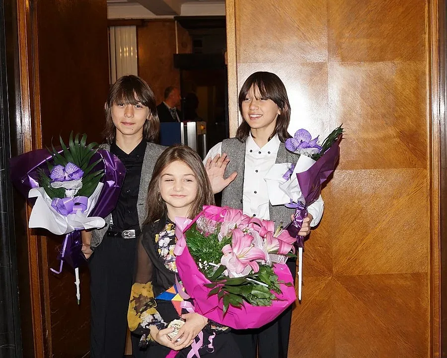 Крисия става модел за лего играчка