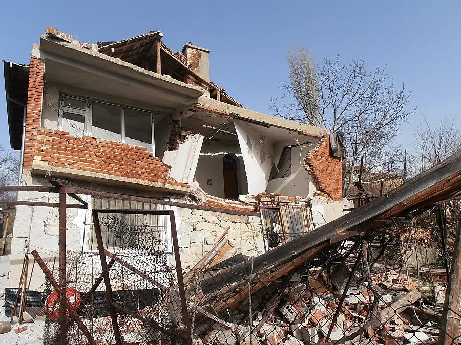 Свлачище събори къща в кърджалийското село Сипей