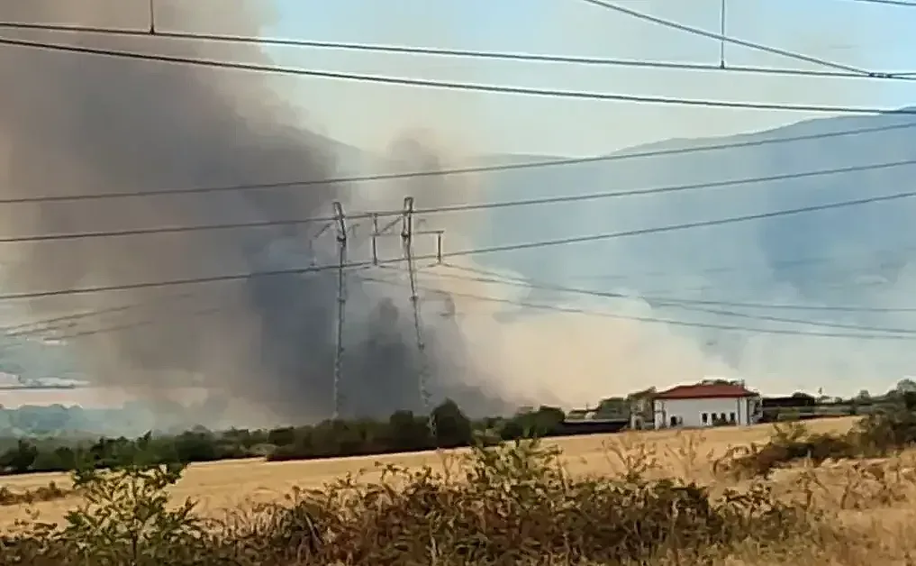 Черни облаци над легендарен наш град. Хората в паника