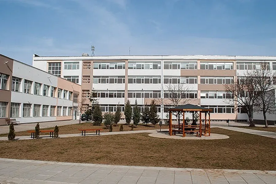 Класическата гимназия се връща в „Модерно предградие”
