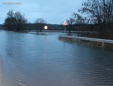 Нивото на река Тунджа пада, но улица "Тунджа" е под вода