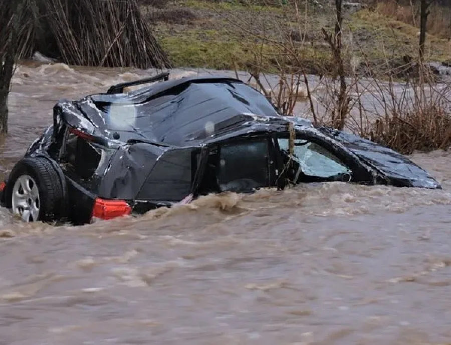 Хеликоптер се включи в издирването на телата в Цанков камък