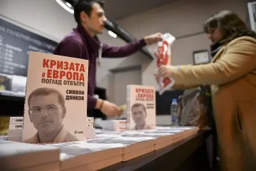 Дянков събра министри от два кабинета