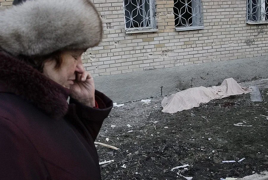 Снаряд уби петима в болница в Донецк