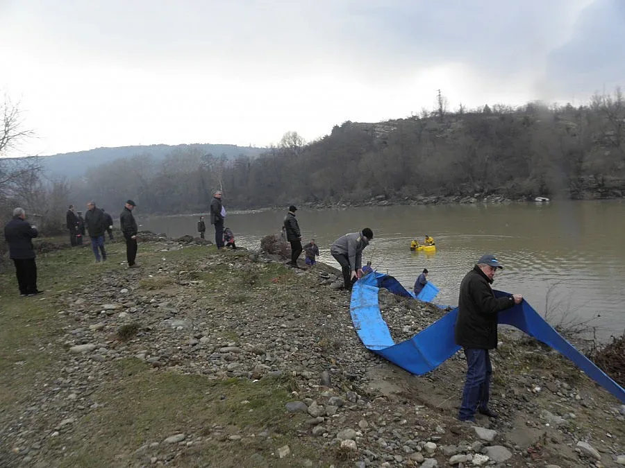 Започна отводняването на речното корито на Арда