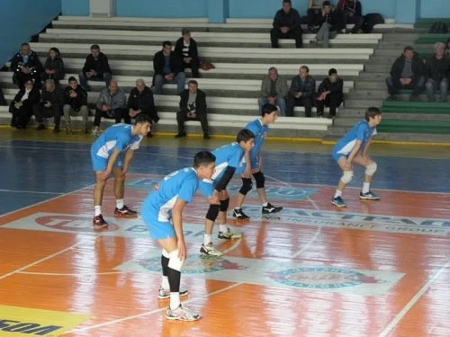 Зам.-министърът на спорта награди млади волейболисти в Кърджали