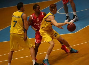 Момчетата на Тити надвиха Лукойл-Академик