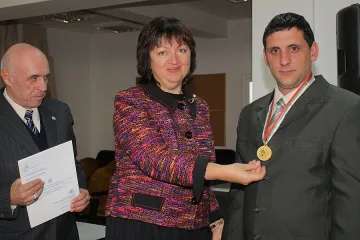Медали за добри сърца